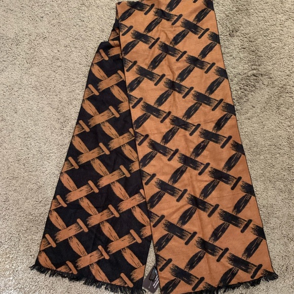 Memories Accessories - NWT Memories Scarf